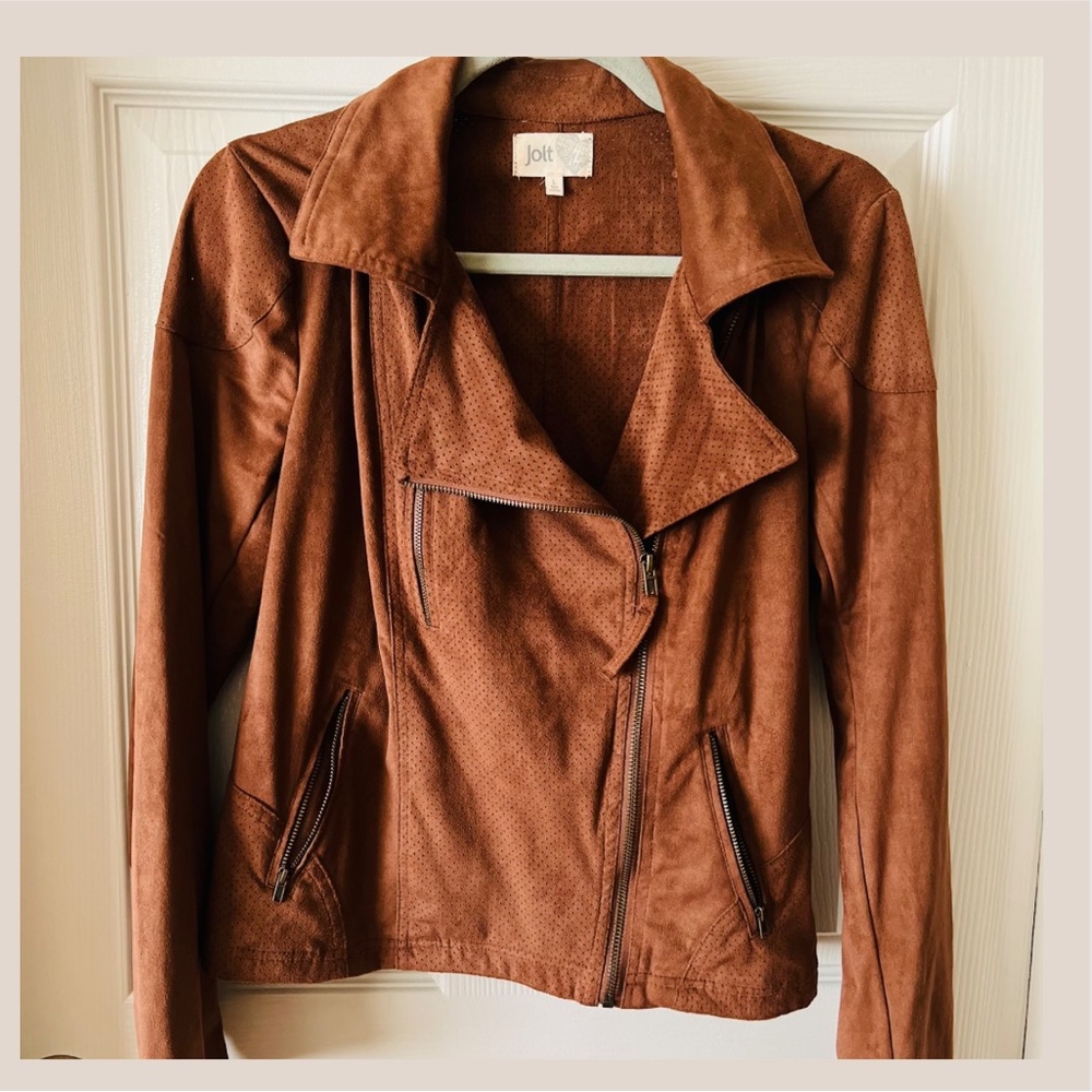 JOLT Size large tan moto jacket with 2 pockets.